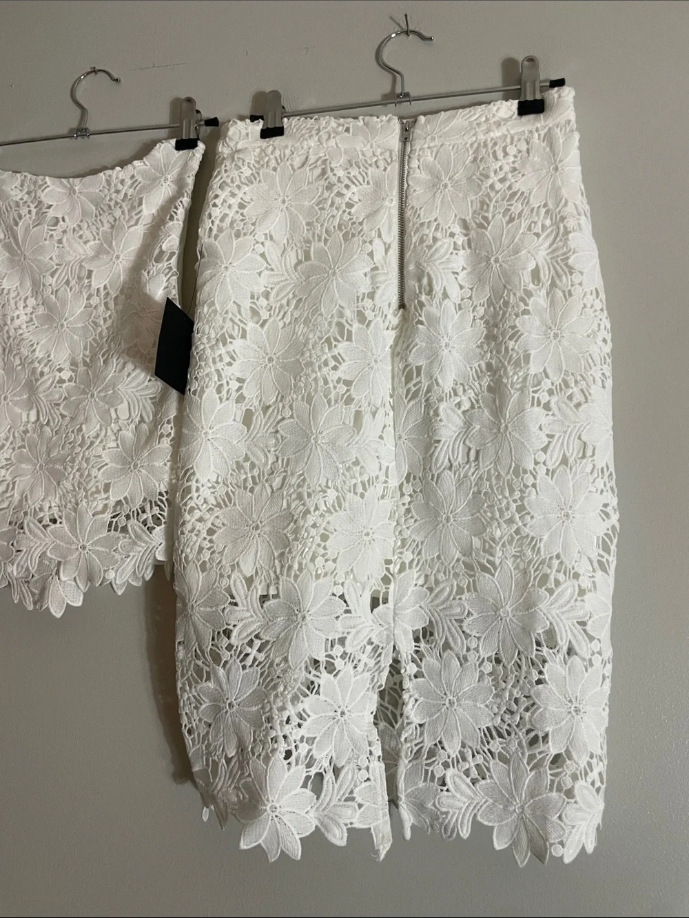 Lulu's White Floral Lace Pencil Skirt